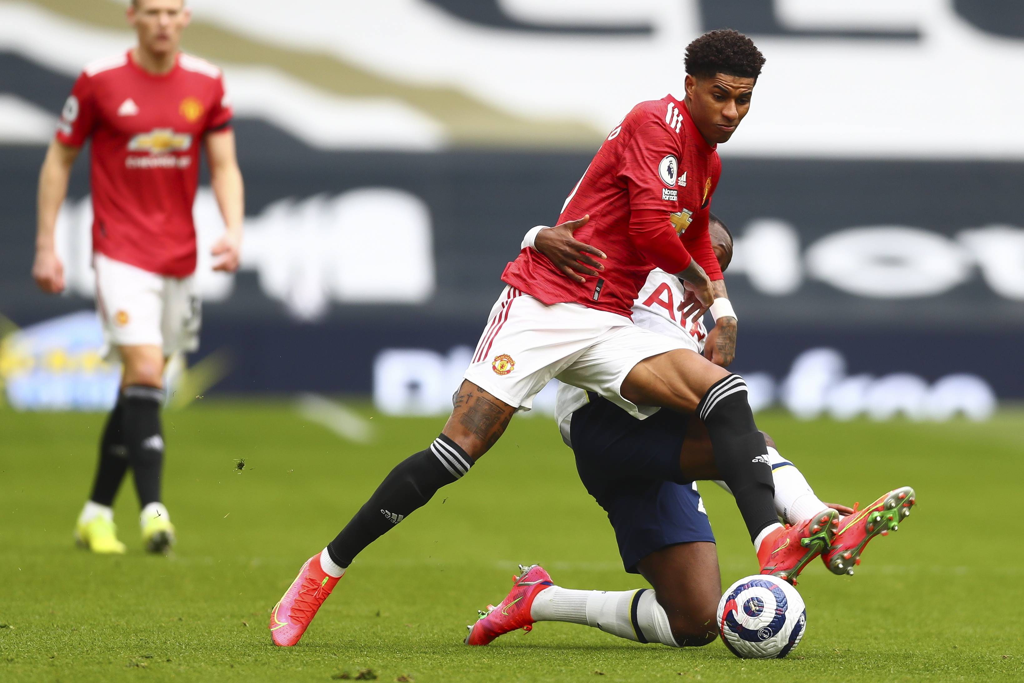 曼联寻求提 曼联寻求提